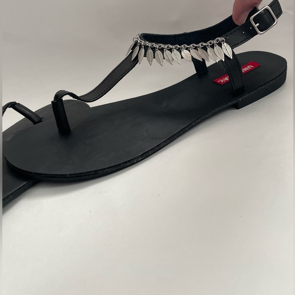 Unionbay T-Strap Sandals Silver Feather Anklet Detail 9.5